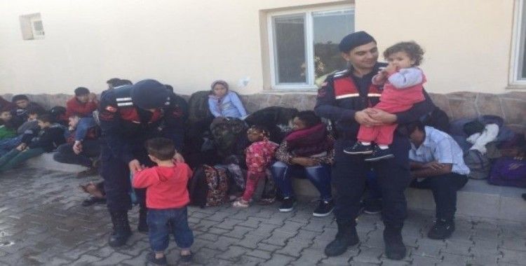 İzmir’de kaçak göçmen operasyonu: 39 şahıs yakalandı