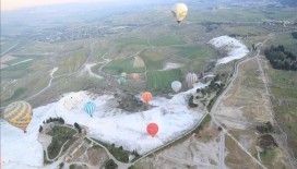 Pamukkale'de balonlar 153 bin kişiyi uçurdu