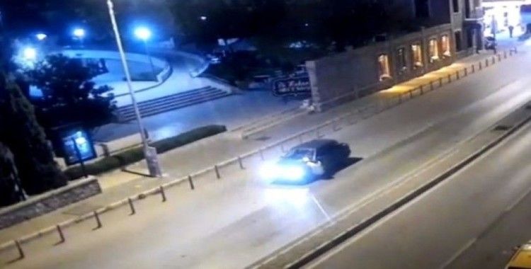 “Dur” ihtarına uymayan sürücü, polisi 400 metre arabasının kaputunda taşıdı