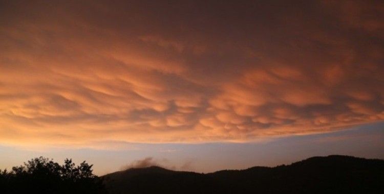 Türkiye’de ender görülen memeli bulutlar Hatay’da görüntülendi