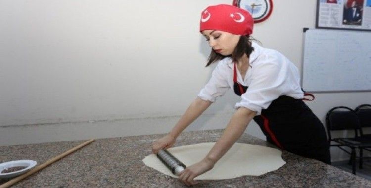 Yabancı gelin, Türk mutfağının lezzetlerini kursta öğreniyor