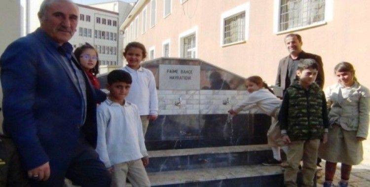 İş adamı Halis Bahçe, annesi adına okula çeşme yaptırdı