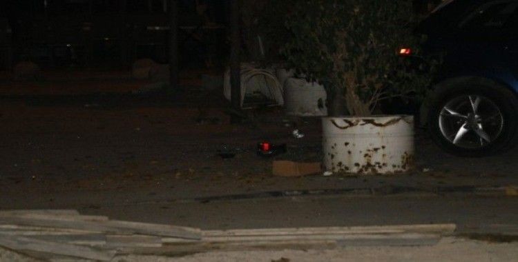 Adana’da sokak ortasında EYP patlatıldı