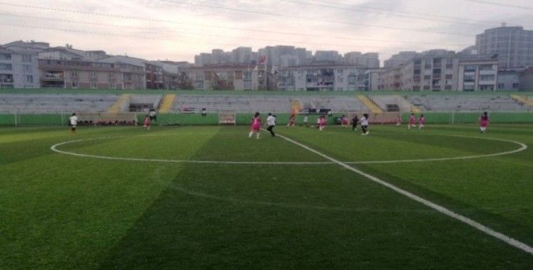 Esenyurt’ta kadına şiddete farkındalık için kadınlar arası futbol maçı