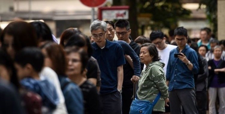 Hong Kong'da yerel seçimi protestocuları destekleyen adaylar kazandı