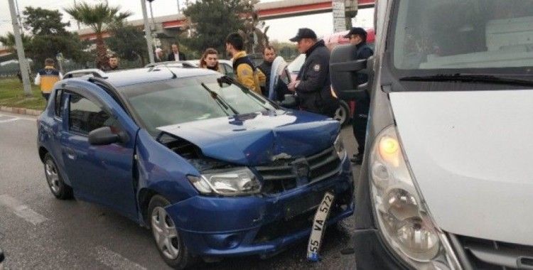 Samsun’da otomobili ile minibüs çarpıştı: 2 yaralı