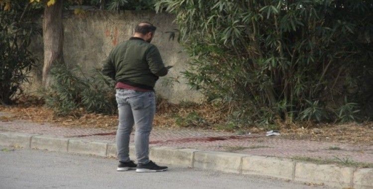 Adana’da boğazından bıçaklanmış kadın bulundu