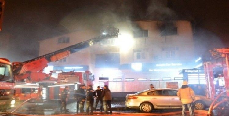 Güngören’de bin metrekarelik tekstil atölyesinde yangın: 2 yaralı