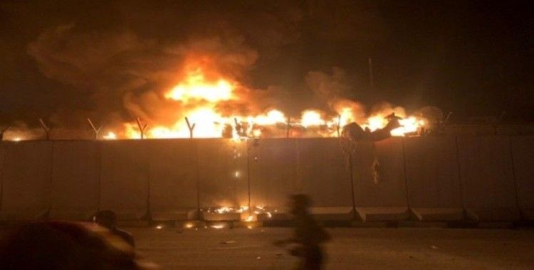 Irak’ta protestocular İran Konsolosluğu binasını ateşe verildi