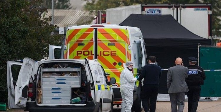 İngiltere'de kamyon kasasında 10 kaçak göçmen bulundu