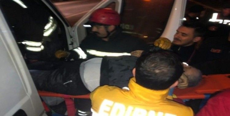 Edirne’de kamyonet ile yanıcı madde yüklü tanker çarpıştı:1 ölü