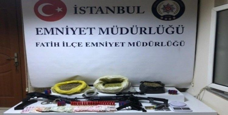Fatih'te uyuşturucu ticareti yapan şahıslara operasyon: 3 gözaltı