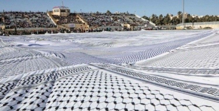 Dünyanın en büyük Filistin keffiyehı