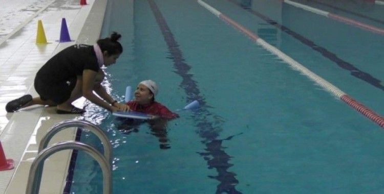 Kepez Belediyesi, 10 bin ev hanımına yüzme öğretecek