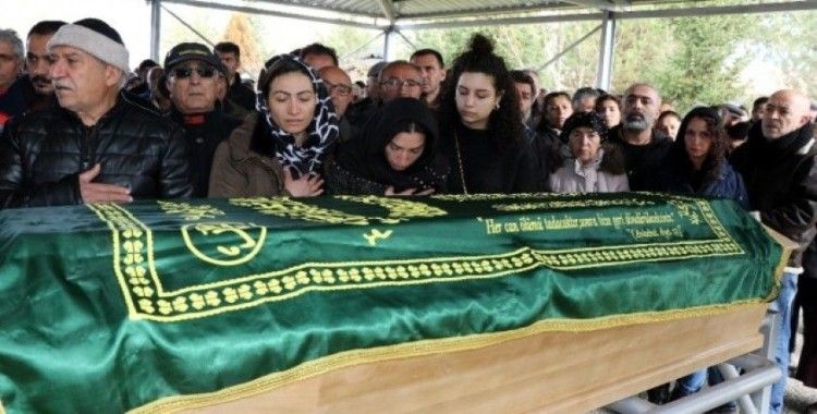 İsviçre'de trafik kazasında hayatını kaybeden 3 kişi Erzincan'da son yolculuklarına uğurlandı