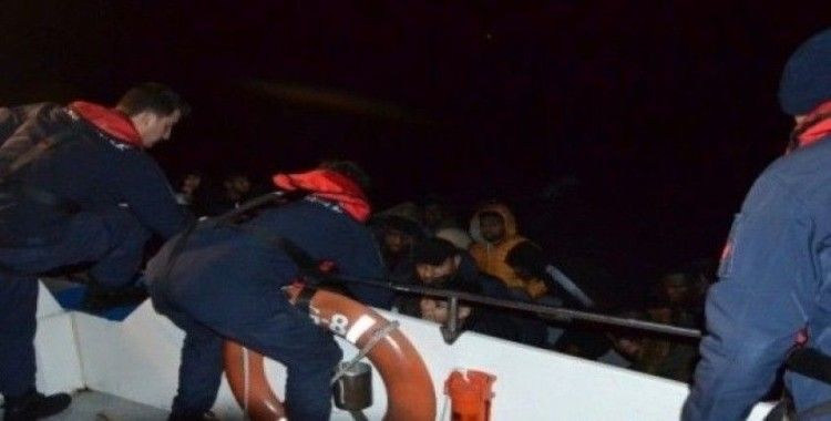 Ayvalık'ta 48 düzensiz göçmen Sahil Güvenlik tarafından yakalandı
