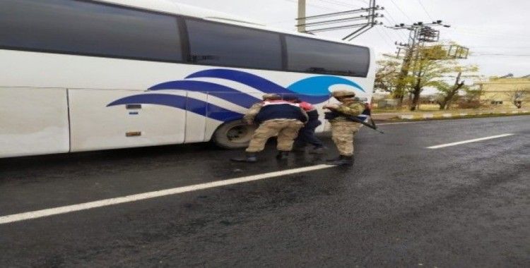 Jandarma trafik ekipleri kış lastiklerini denetledi