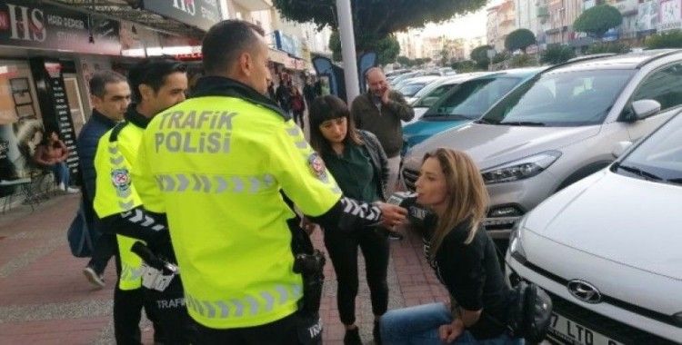 Hollandalı kadın turist trafik polislerine zor anlar yaşattı