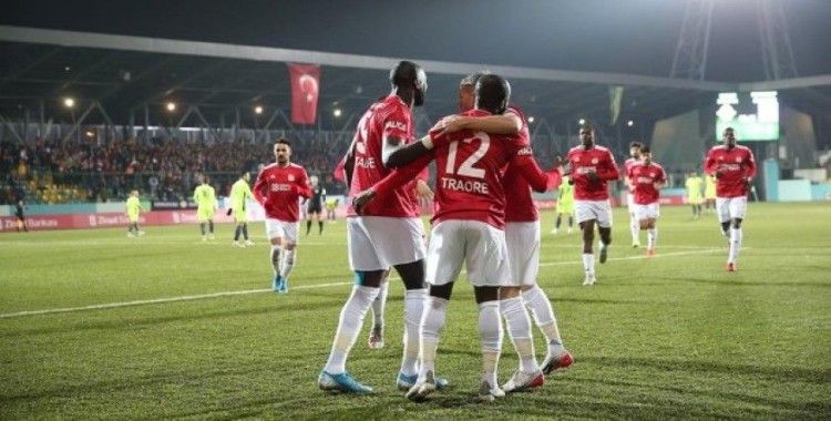 Demir Grup Sivasspor kupada zorlanmadı