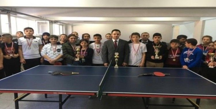 Balya’da masa tenisi turnuvası düzenlendi