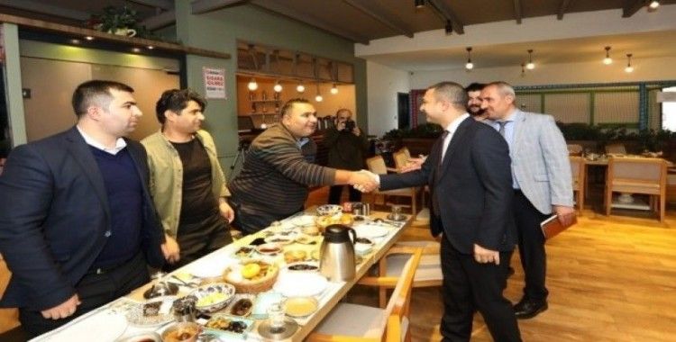 Başkan Vekili Aslan, basın mensupları ile kahvaltıda bir araya geldi