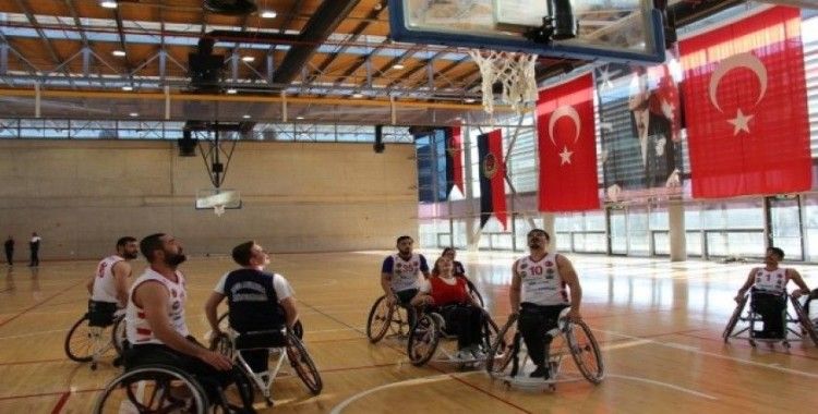 TSK Tekerlekli Sandalye Basketbol Takımı TED Ankara Koleji’ne konuk oldu