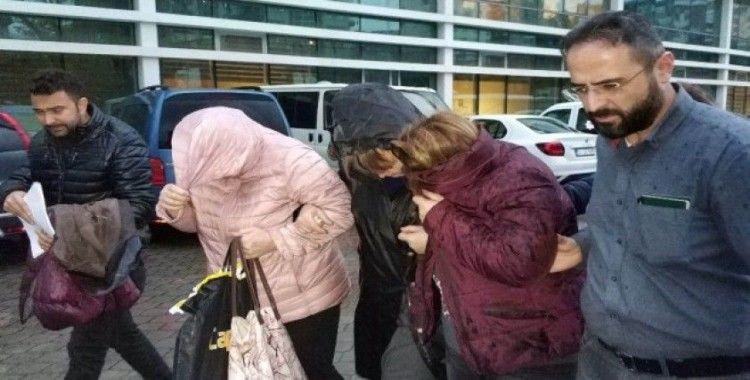 Hırsızlıktan tutuklanan 3 kadın ağlayarak cezaevine gitti