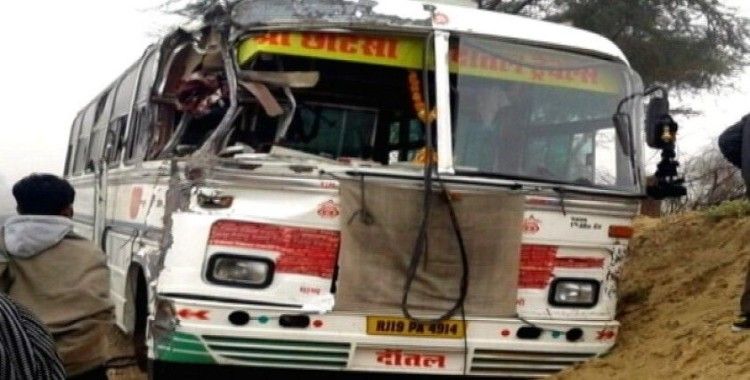 Hindistan'da katliam gibi kaza: 15 ölü, 30 yaralı