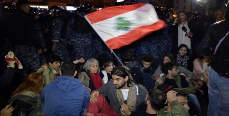 Lübnan'da Hariri'ye yakınlığı ile bilinen başbakan adayı Hatib protesto edildi