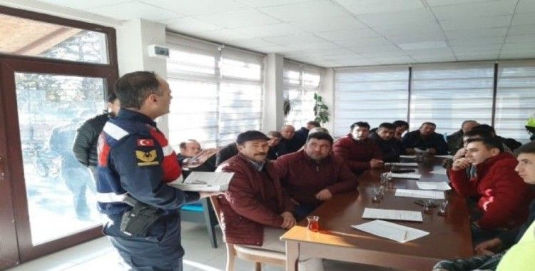 Jandarma ve polisten yolcu ve öğrenci servis sürücülerine eğitim semineri