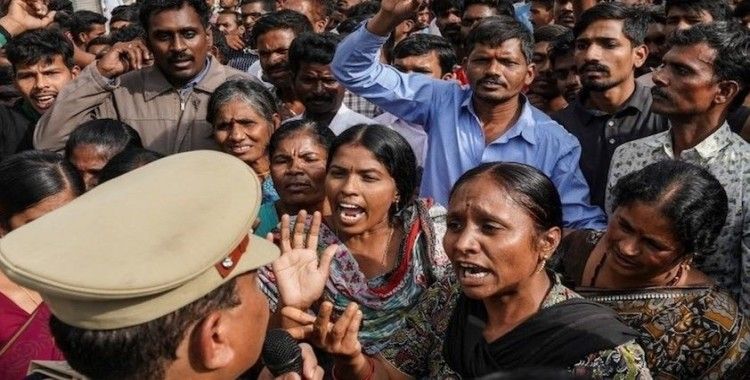 Hindistan'da polis, veterinere tecavüz edip öldüren zanlıları öldürdü