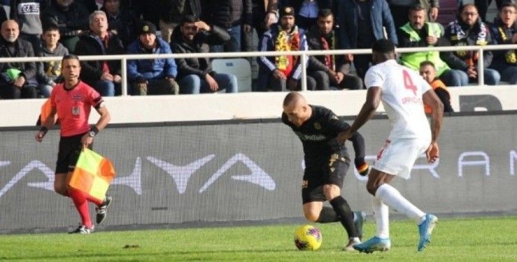 Süper Lig: Yeni Malatyaspor: 1 - DG Sivasspor: 2 (ilk yarı)