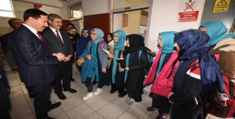 Başkan Kılca, okulları ziyaret ediyor