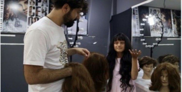 Kuaför Hüseyin Alkan, bağışlanan saçlarla kanserli hastalara peruk yapıyor