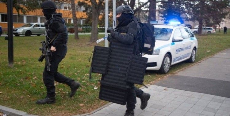 Çekya'da 6 kişiyi öldüren saldırgan intihar etti