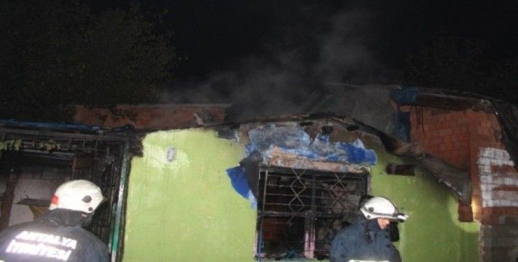 Antalya’da korkutan ev yangını