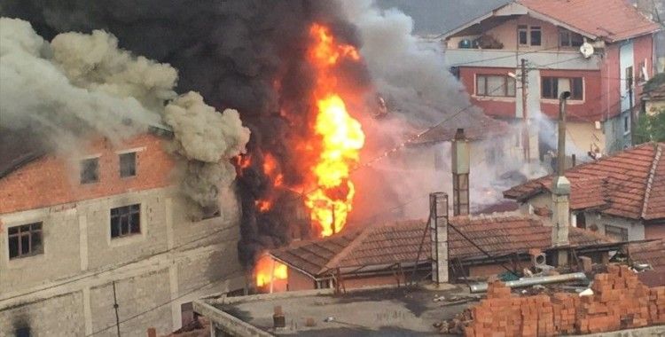 Zonguldak'ta mobilya atölyesinden büyük yangın