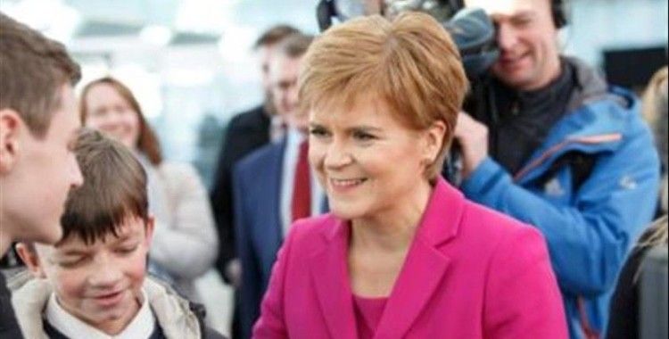 İskoç lider Sturgeon, bağımsızlık için referandum istedi