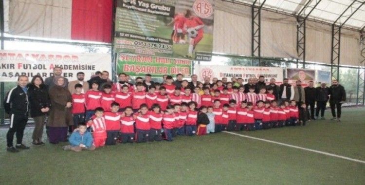 Diyarbakır’da gençler futbol ile sosyalleşiyor