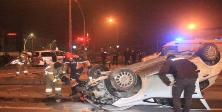 ‘Dur’ ihtarına uymayan otomobil polis aracının kaza yapmasına neden oldu: 2 yaralı