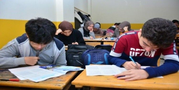 Torbalı’da bin 500 öğrenci deneme sınavına katıldı