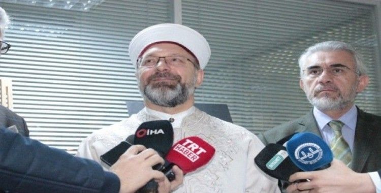 Diyanet İşleri Başkanı Prof. Dr. Erbaş’tan camilerde oturarak namaz kılınmasıyla ilgili açıklamalarda bulundu