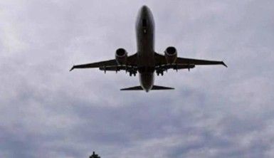 Japon yolcu uçağı, motor arızası nedeniyle acil iniş yaptı
