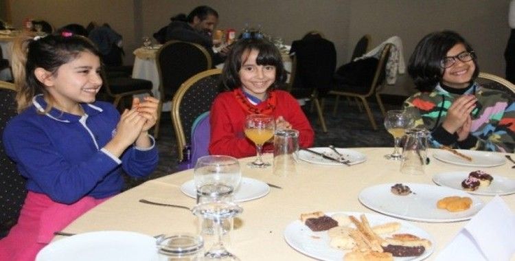 Türk ve mülteci öğrencilerden "Hayat Bayram Olsa"