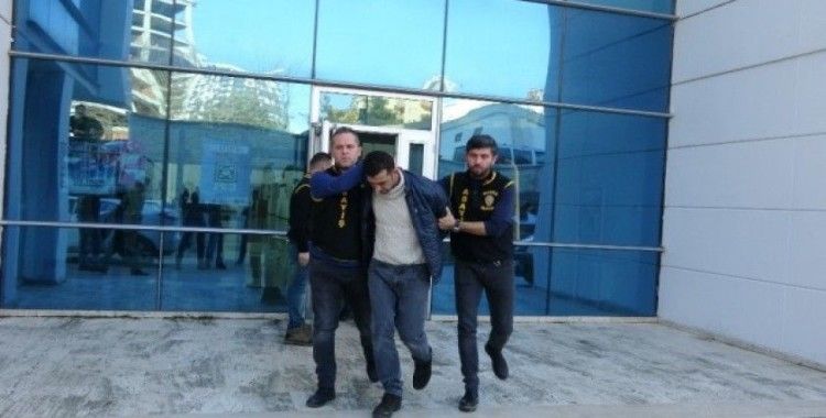 Bursa’daki banka soygun anı kamerada...Zanlı nefes kesen takip ve polisin müthiş operasyonuyla yakalandı
