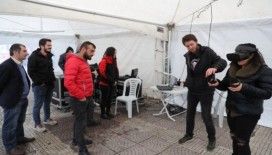 Güvensiz asansörü VR gözlükle test ettiler