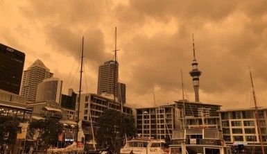 Yeni Zelanda'da gökyüzü turuncuya döndü