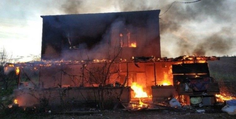 Samsun’da alev alev ev yangını
