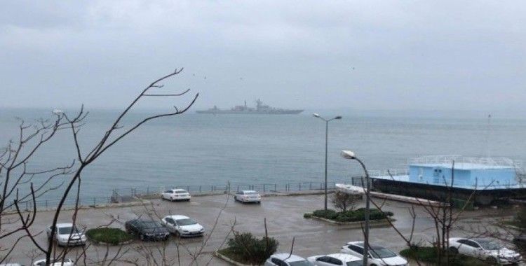 Kadıköy açıklarında demirleyen Rus savaş gemisi görüntülendi