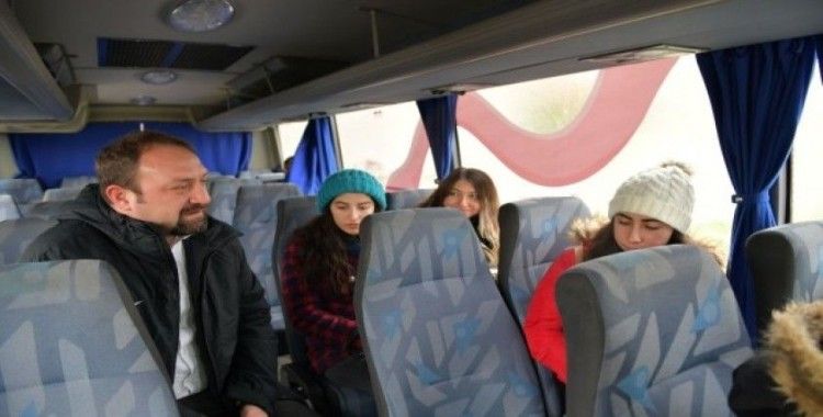 Çiğli Belediyesi soğuklarda üniversite öğrencilerini unutmadı